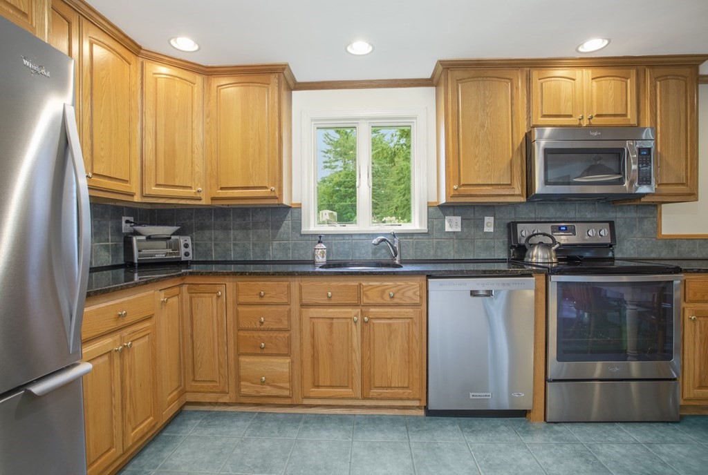32 Herrick Road Peabody, MA 01960 - Photo 12 of 36 Gallery Image 12