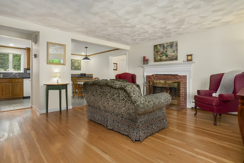 32 Herrick Road Peabody, MA 01960 - Photo 4 of 36 Gallery Image 4