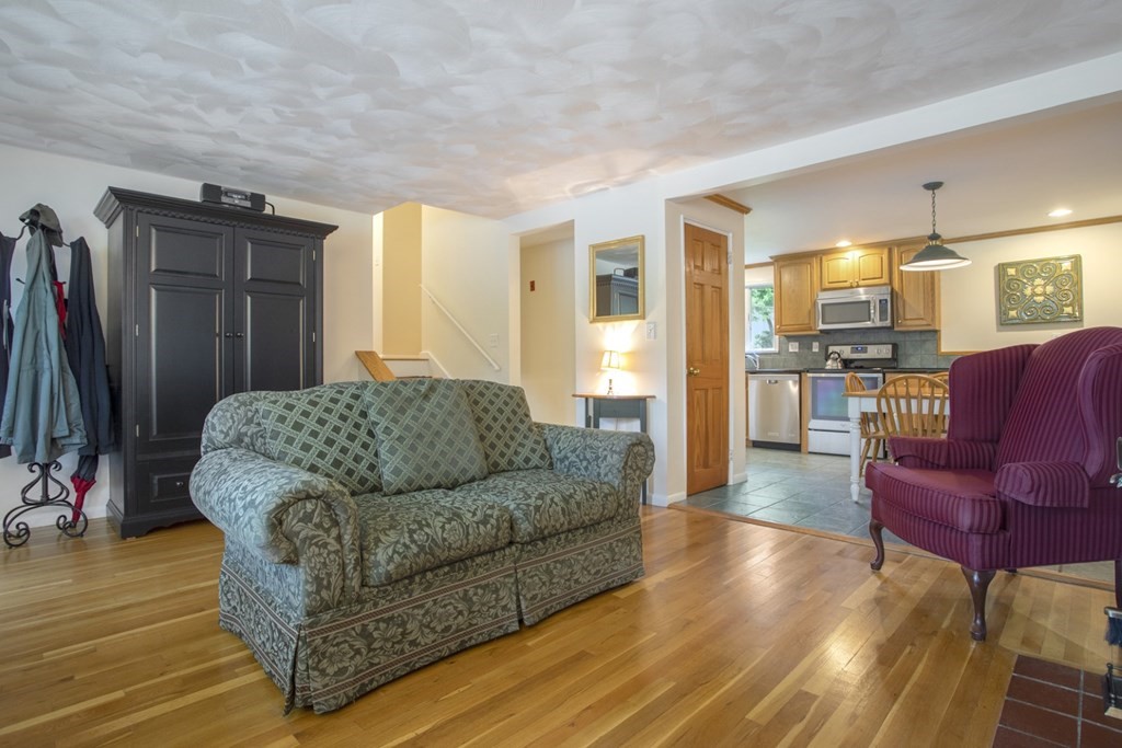 32 Herrick Road Peabody, MA 01960 - Photo 5 of 36 Gallery Image 5
