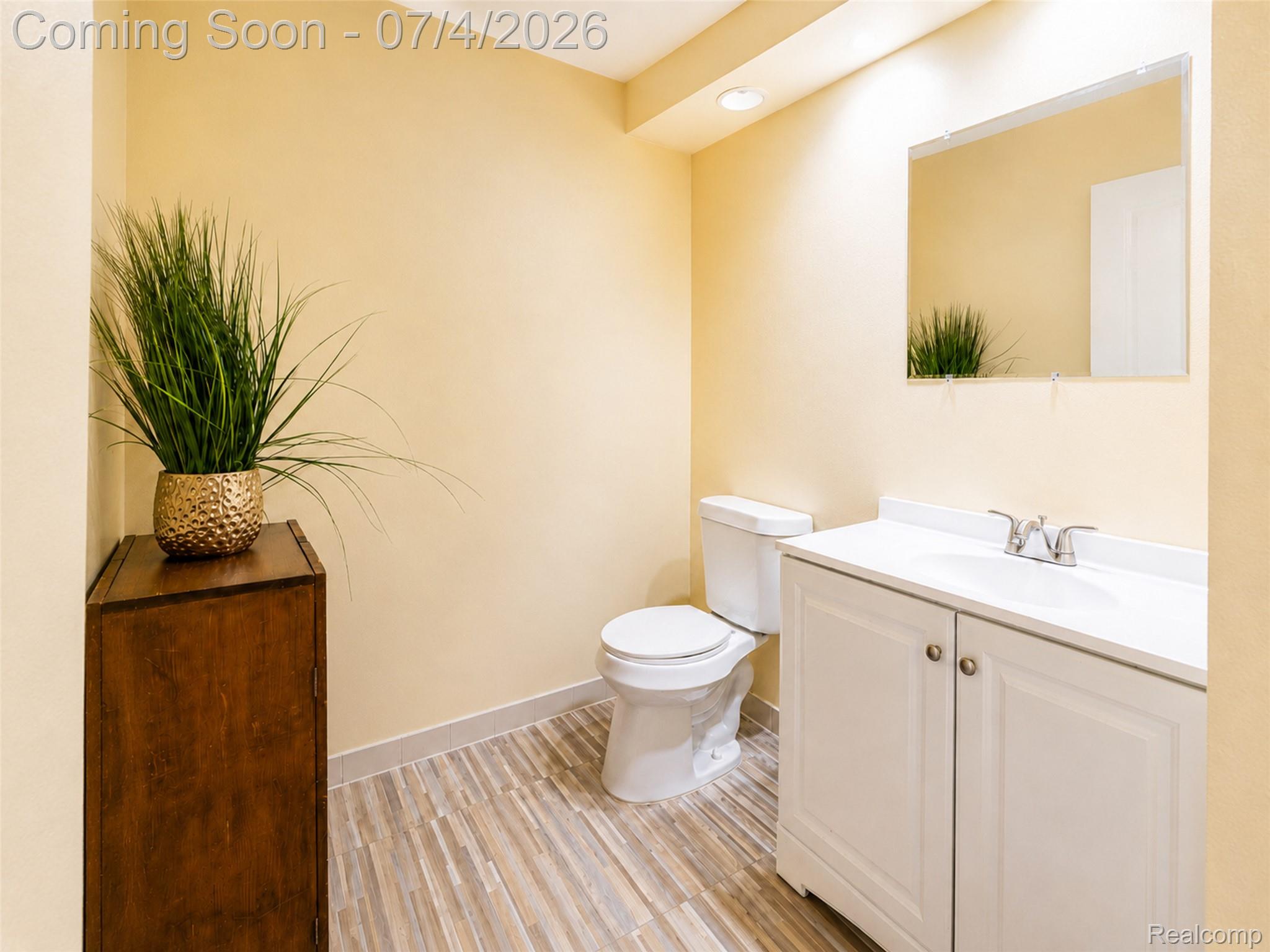 754 Ashley Circle West Rochester, MI 48307 - Photo 15 of 34 Combined Half Bath A.jpg