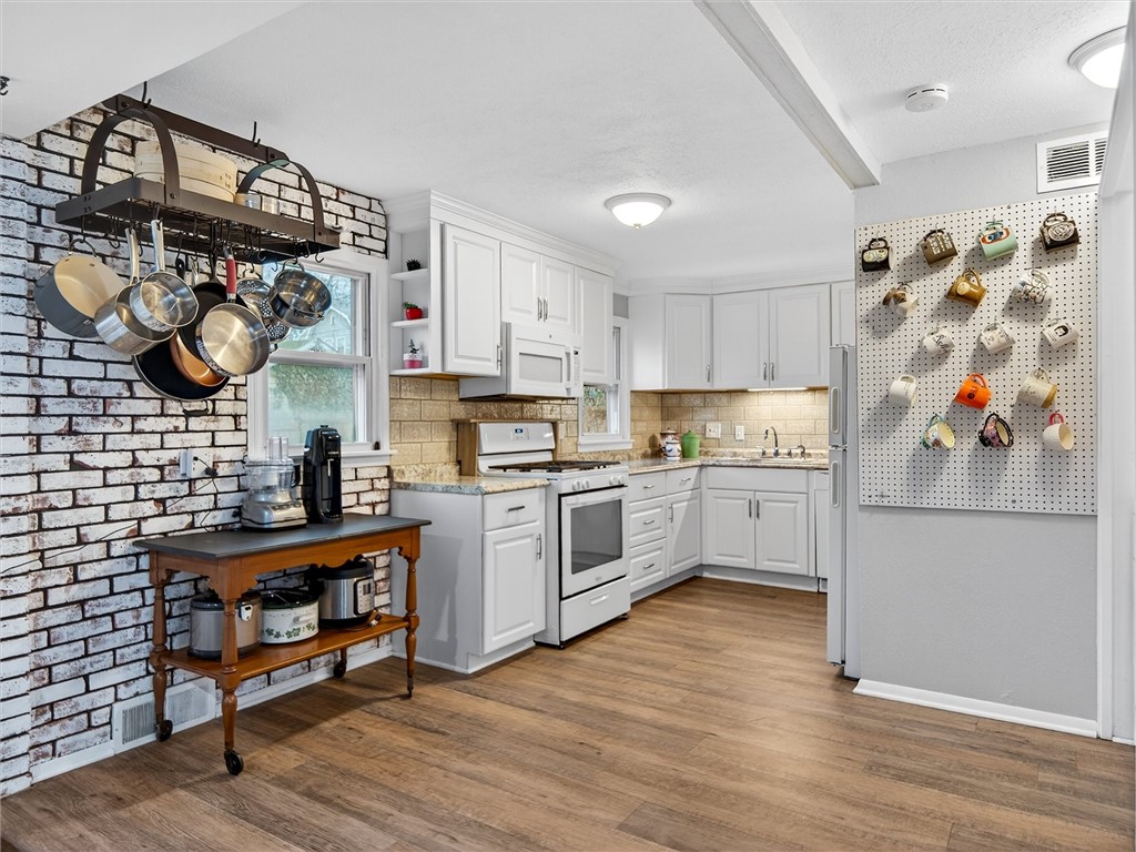 22 Mac Arthur Road Greece, NY 14615 - Photo 12 of 38