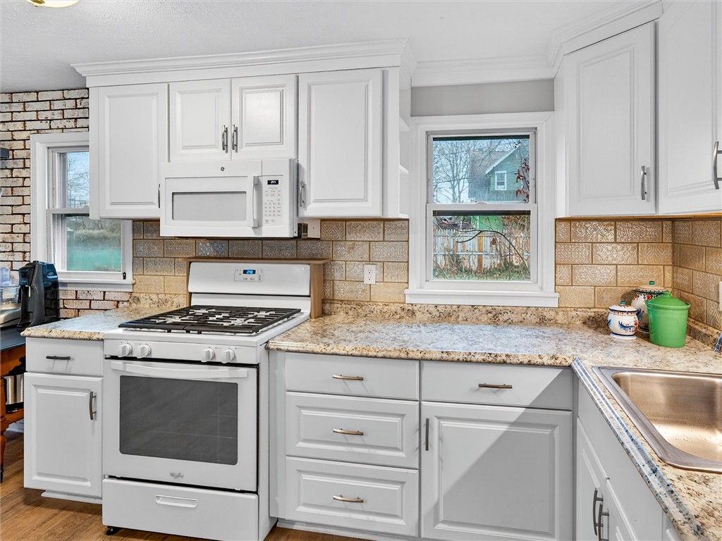 22 Mac Arthur Road Greece, NY 14615 - Photo 16 of 38