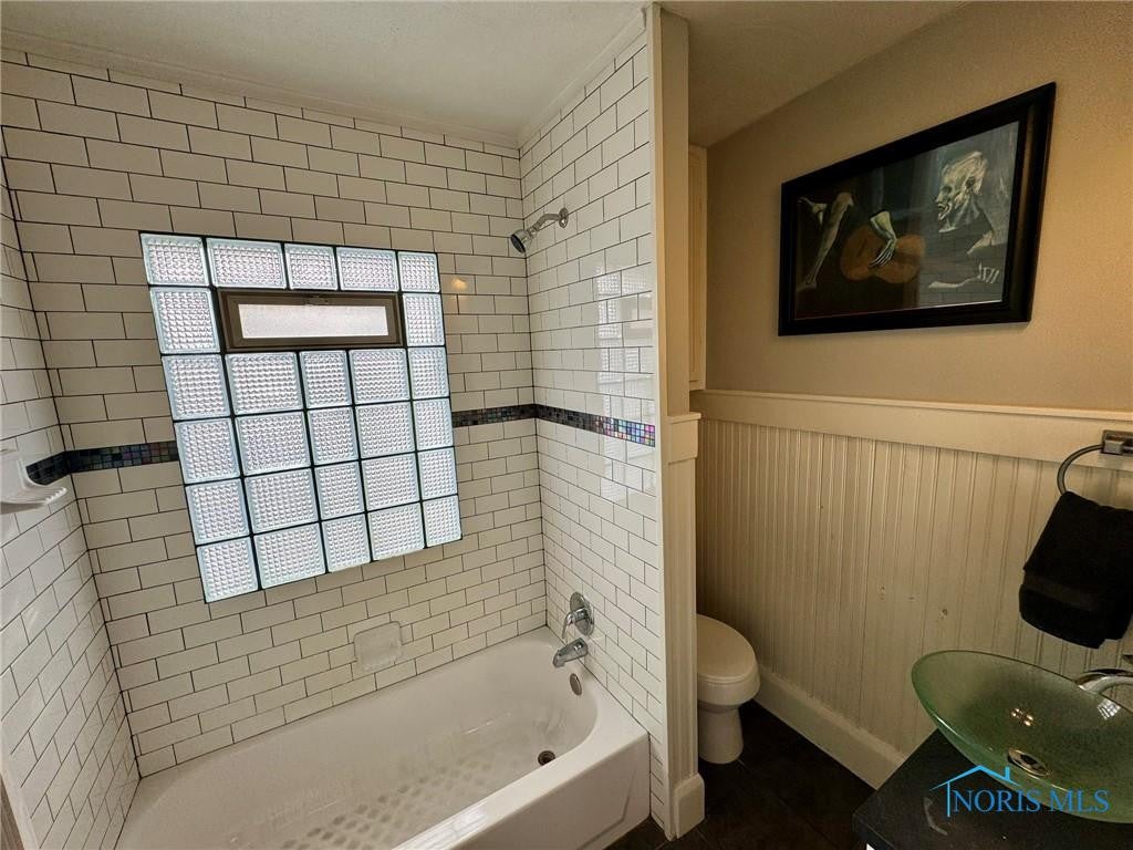 1753 Mansfield Road Toledo, OH 43613 - Photo 12 of 24 Gallery Image 12