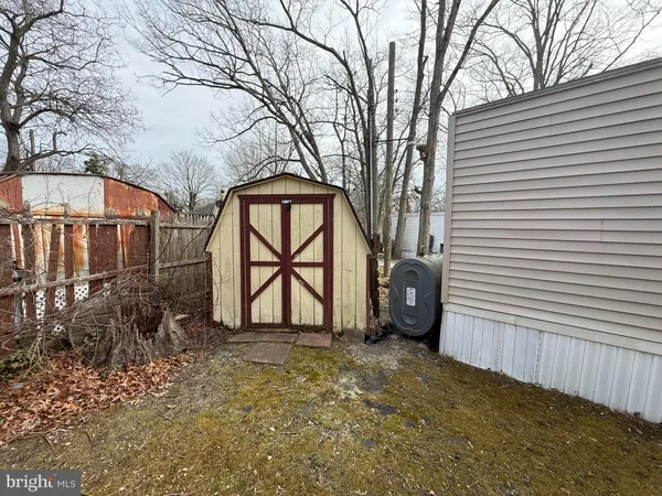 a view of a house with backyard and trees