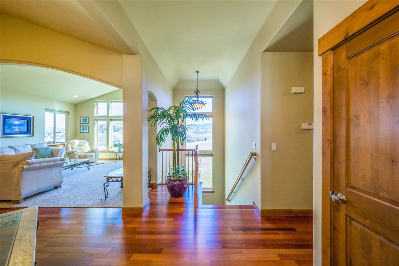 2111 South Meadowview Road Greenacres, WA 99016 - Photo 3 of 20