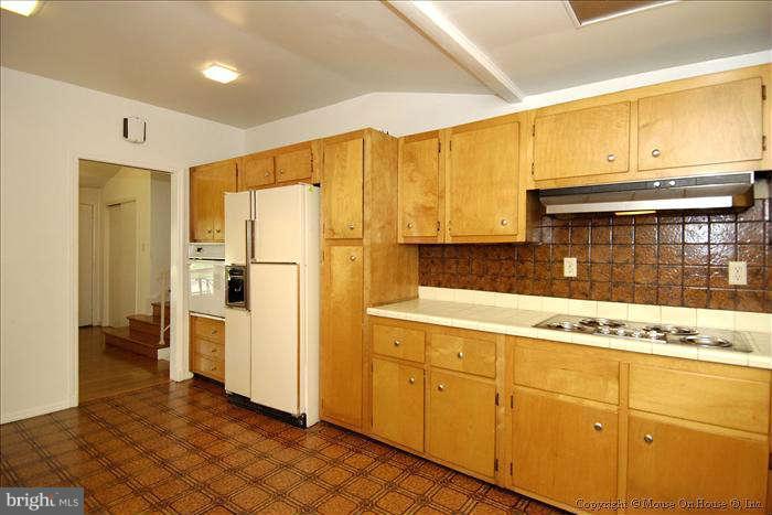 820 Northwest Drive Silver Spring, MD 20901 - Photo 3 of 26 Kitchen