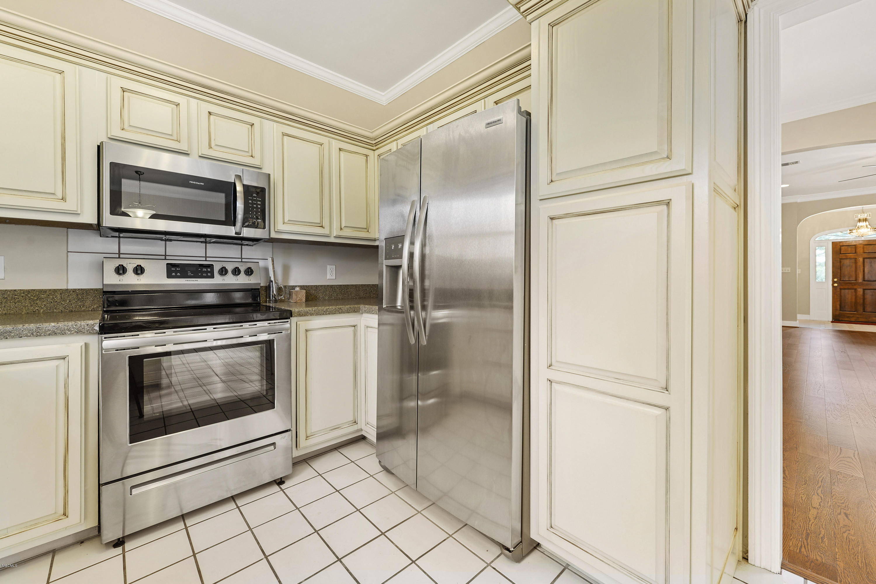 2573 Rue Palafox Biloxi, MS 39531 - Photo 11 of 27 011