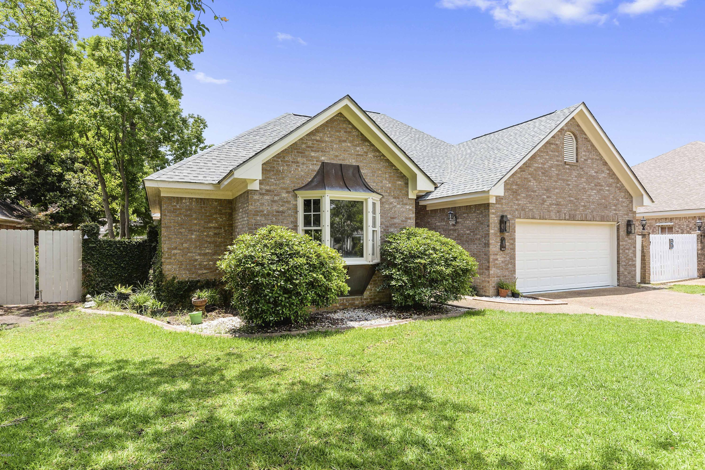 2573 Rue Palafox Biloxi, MS 39531 - Photo 2 of 27 002