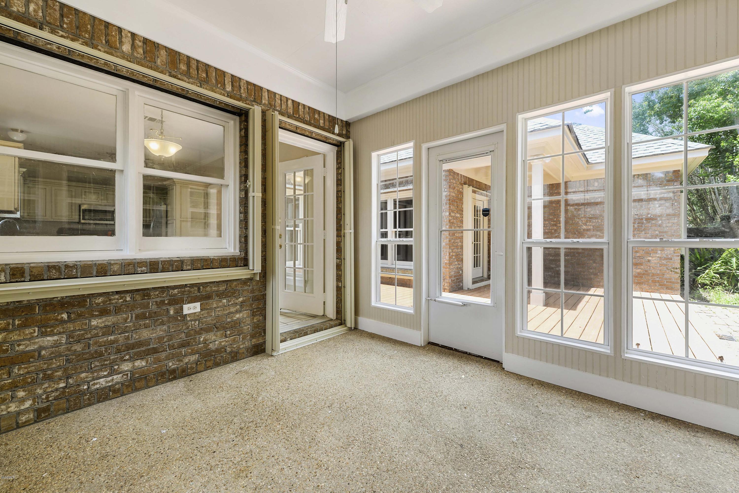2573 Rue Palafox Biloxi, MS 39531 - Photo 24 of 27 024