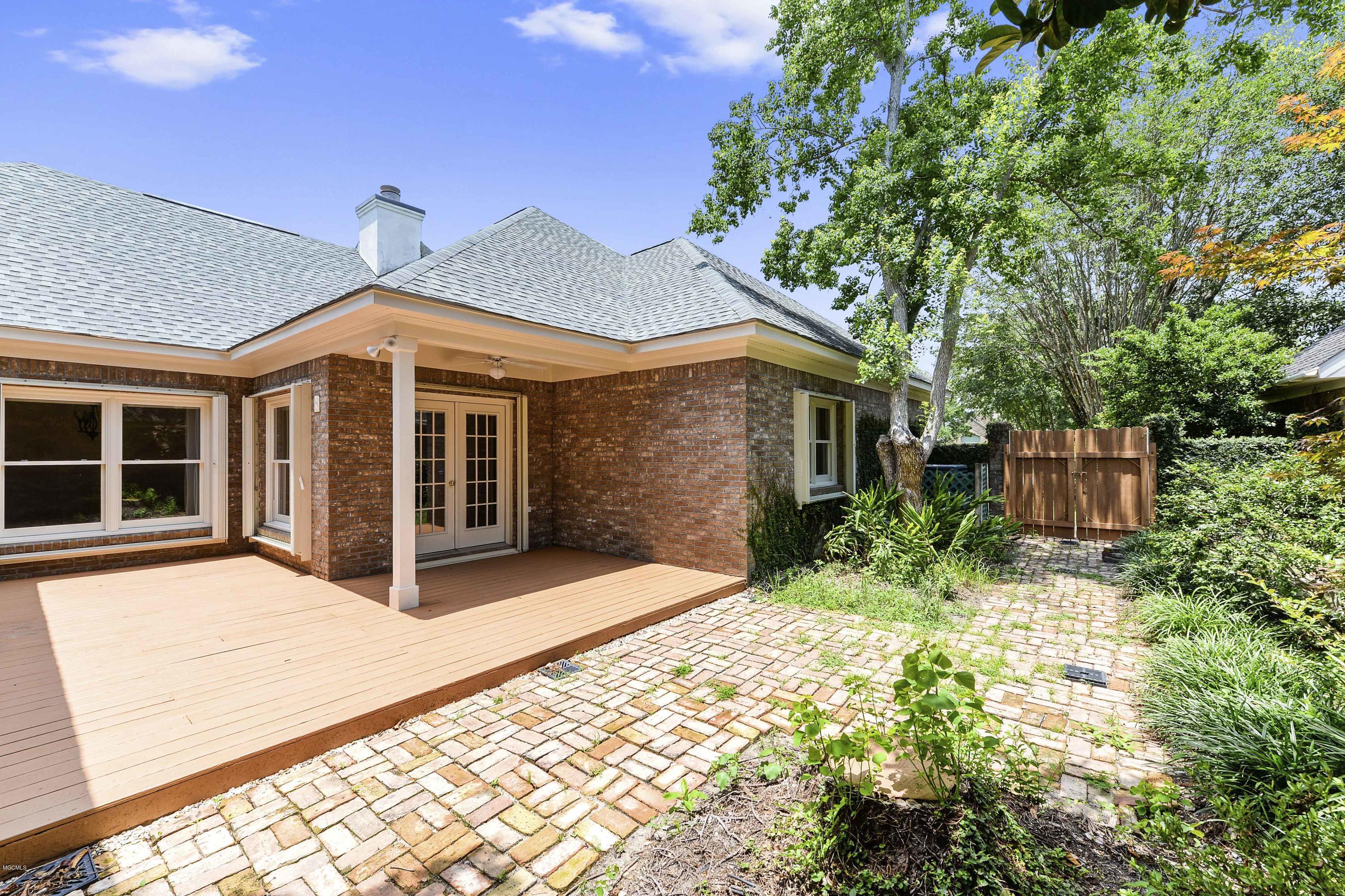 2573 Rue Palafox Biloxi, MS 39531 - Photo 25 of 27 025