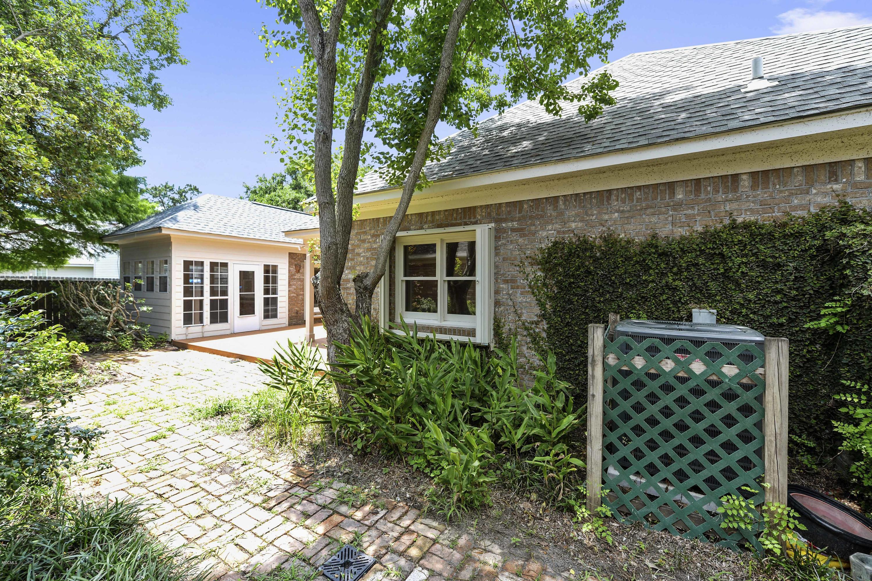 2573 Rue Palafox Biloxi, MS 39531 - Photo 27 of 27 027
