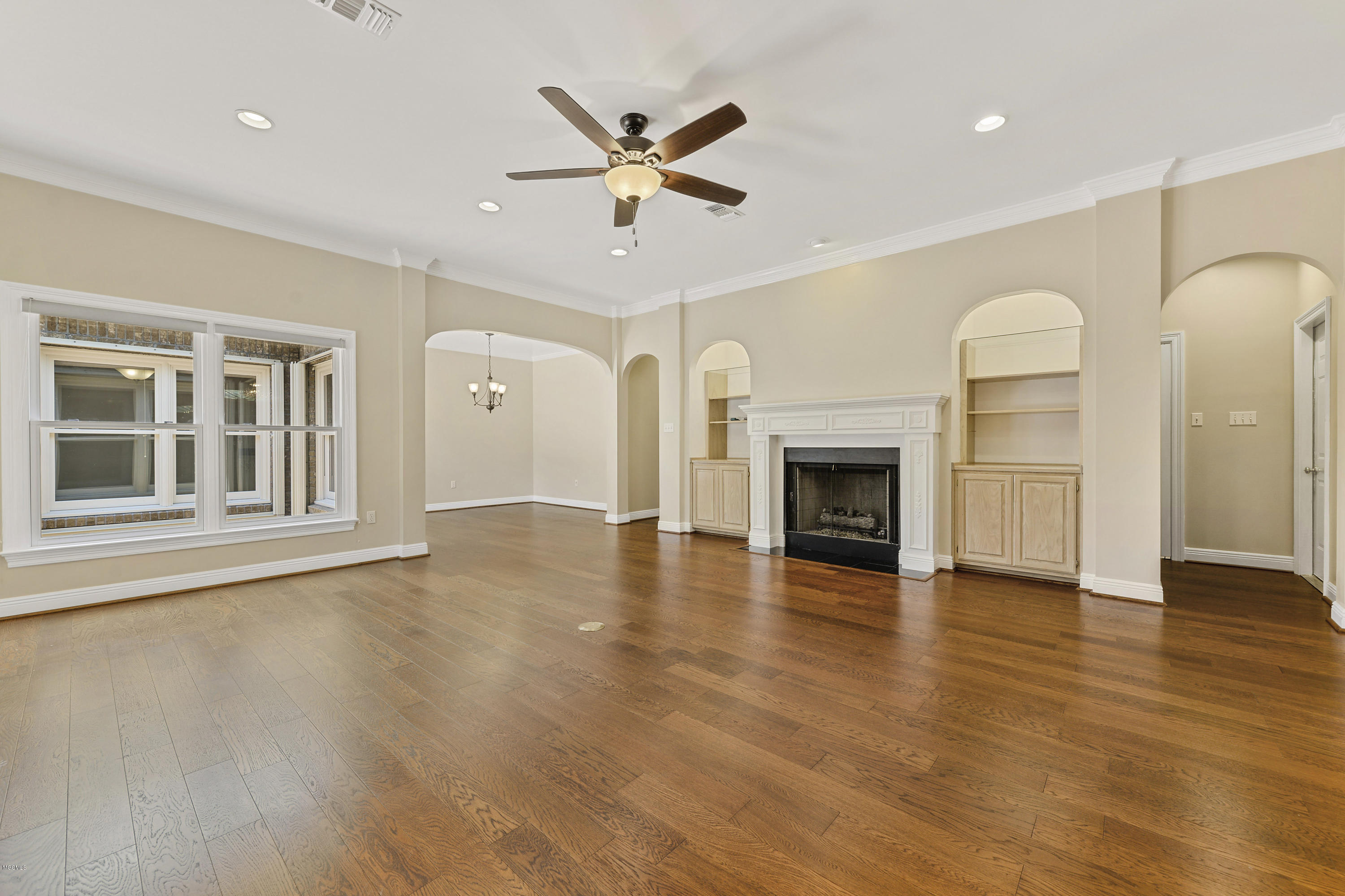 2573 Rue Palafox Biloxi, MS 39531 - Photo 4 of 27 004