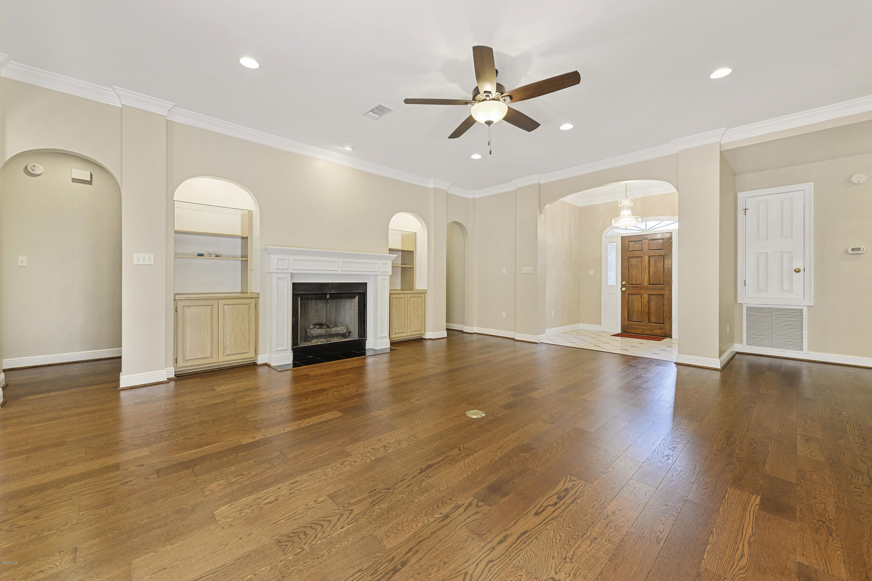 2573 Rue Palafox Biloxi, MS 39531 - Photo 5 of 27 005