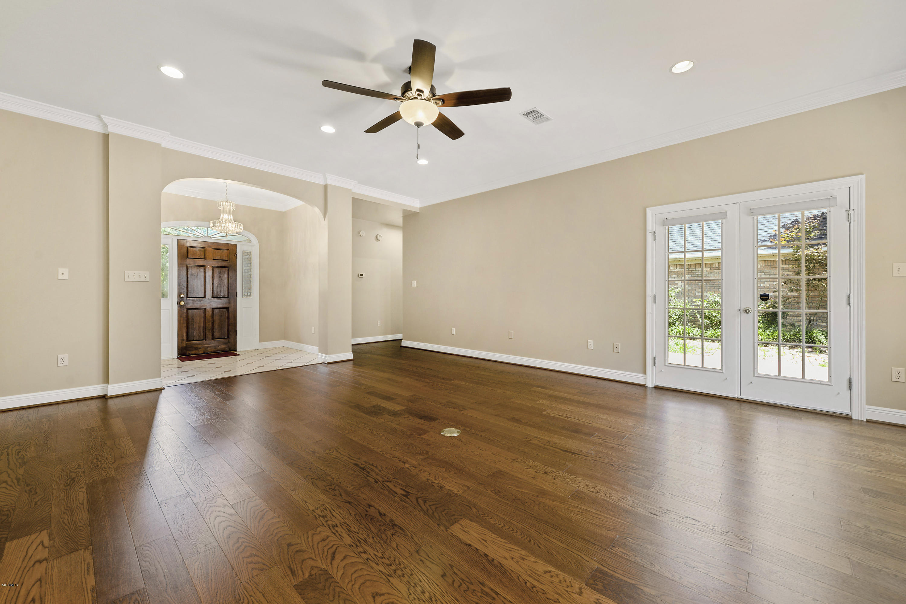 2573 Rue Palafox Biloxi, MS 39531 - Photo 6 of 27 006