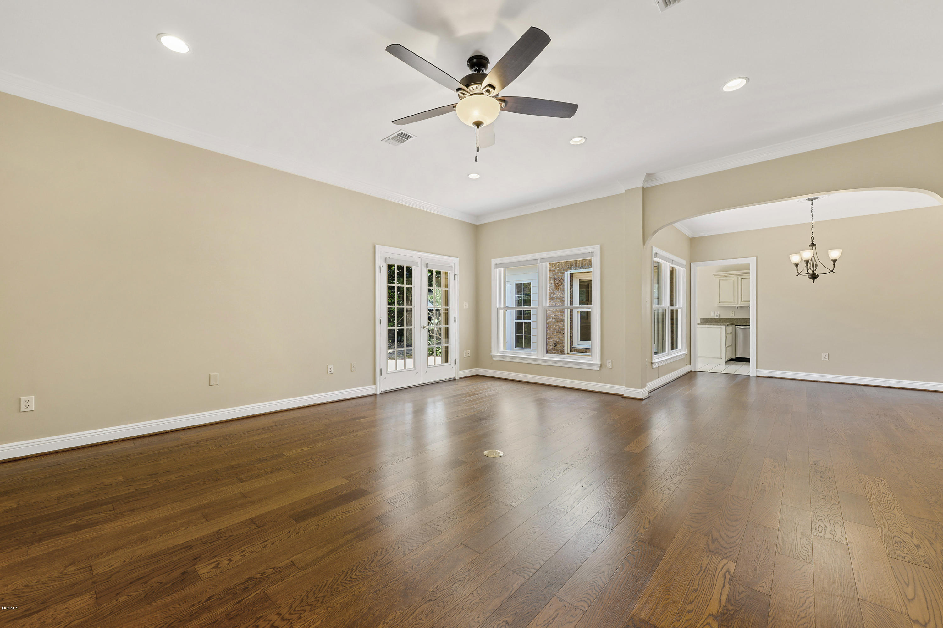 2573 Rue Palafox Biloxi, MS 39531 - Photo 7 of 27 007