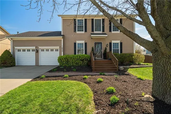 $385,000 | 14775 South Kaw Drive, Olathe, KS 66062