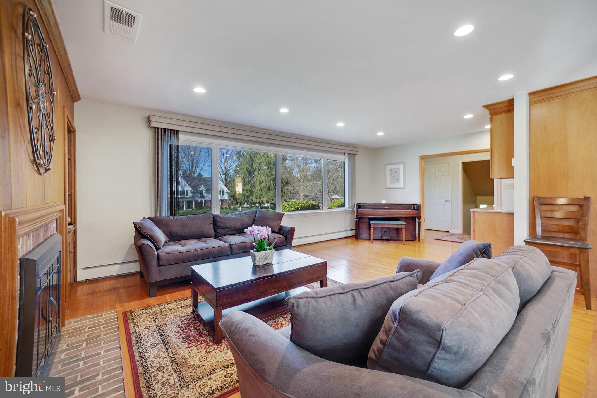 917 Pinecroft Road Berwyn, PA 19312 - Photo 4 of 32 Gallery Image 4