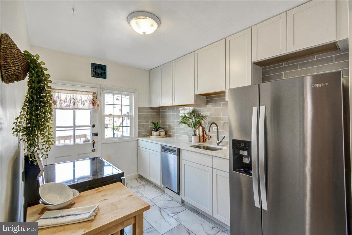 1646 Roundhill Road Baltimore, MD 21218 - Photo 9 of 24 Gallery Image 9