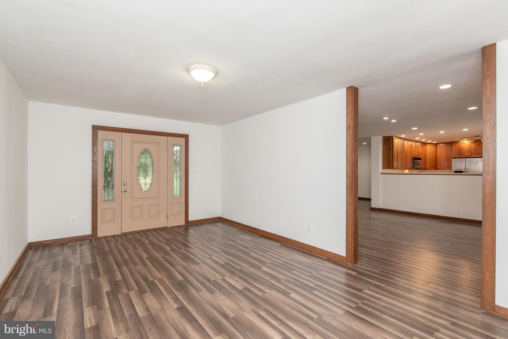 24 Leeland Road Edgewater, MD 21037 - Photo 4 of 30 Living Room