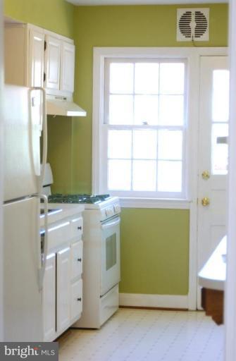 130 Overbrook Road Baltimore, MD 21212 - Photo 12 of 16 Kitchen