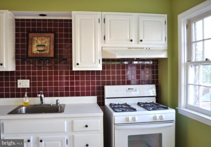 130 Overbrook Road Baltimore, MD 21212 - Photo 14 of 16 Kitchen main