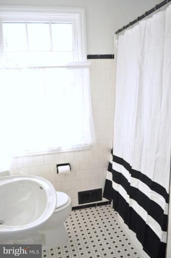 130 Overbrook Road Baltimore, MD 21212 - Photo 16 of 16 Master bath