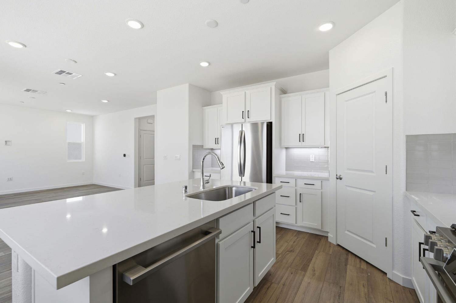 1280 Leonhardt Loop Lincoln, CA 95648 - Photo 3 of 12