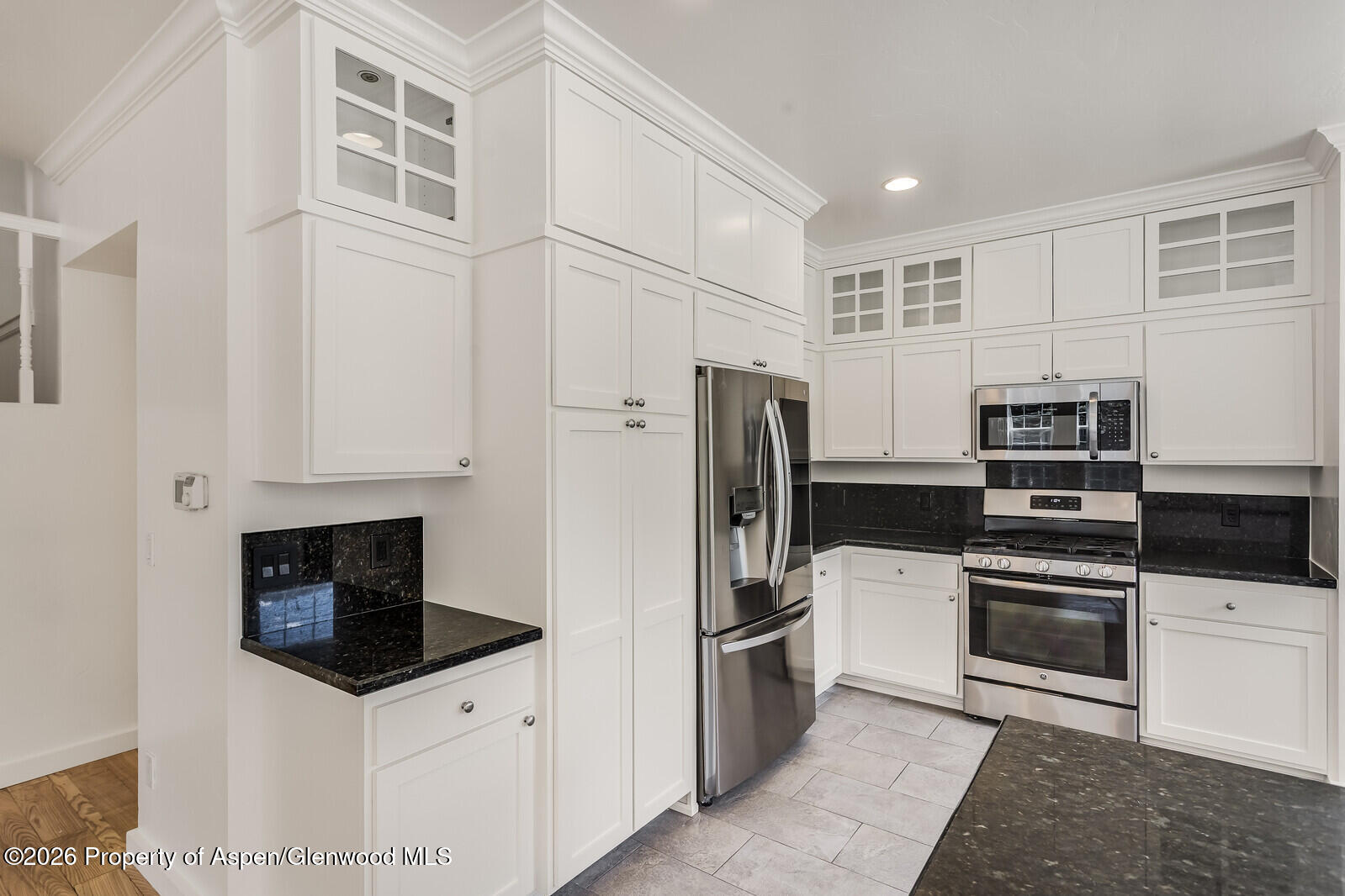 355 Meadow Drive Basalt, CO 81621 - Photo 11 of 38 14-Kitchen 355_Meadow_Drive030_mls