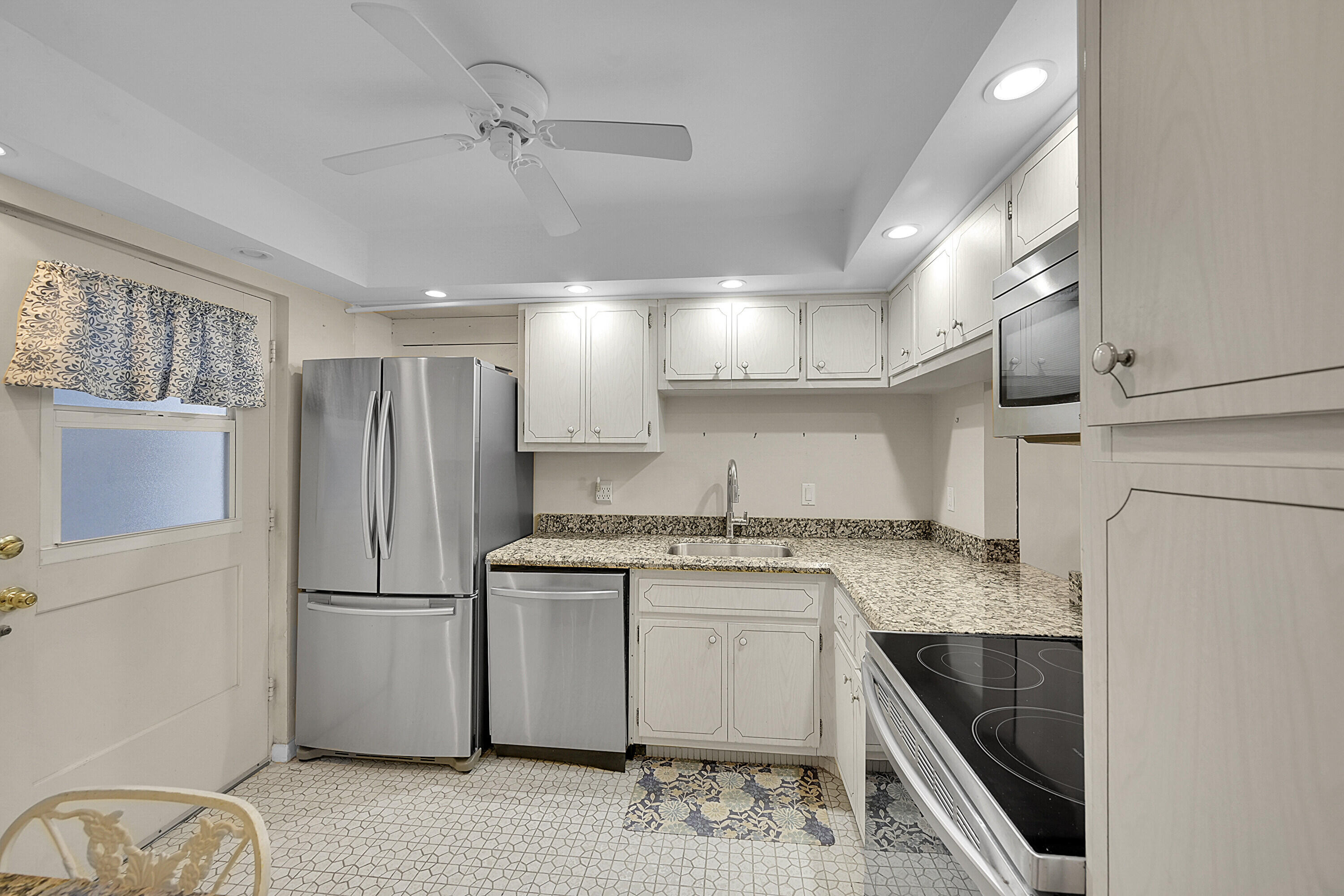5500 Northwest 2nd Avenue, Unit 614 Boca Raton, FL 33487 - Photo 9 of 24 a kitchen with a sink stove and refrigerator