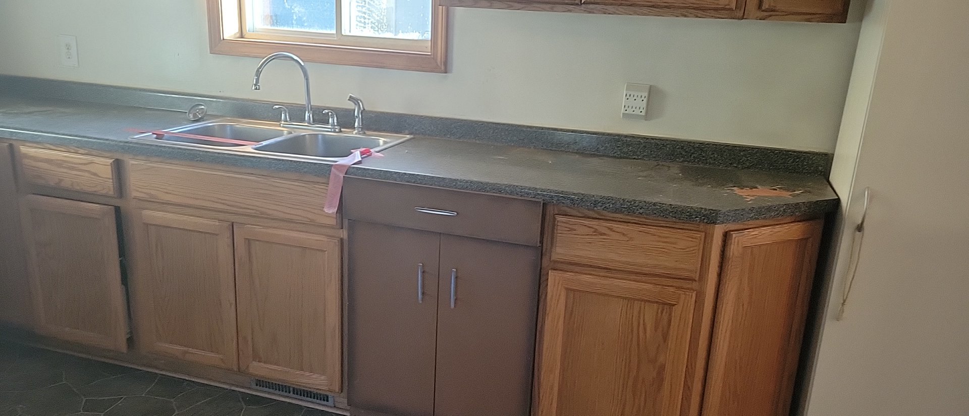 122 Fayette Street Clinton, IA 52732 - Photo 4 of 12