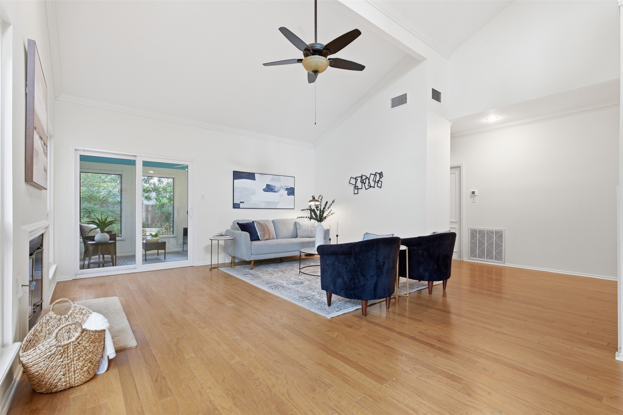 8101 Raintree Place Austin, TX 78759 - Photo 5 of 36 a living room with furniture