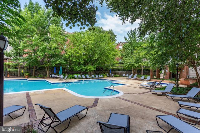 $375,000 | 1504 Lincoln Way, Unit 101, McLean, VA 22102