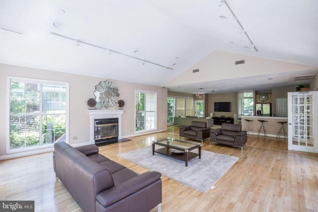 $375,000 | 1504 Lincoln Way, Unit 101, McLean, VA 22102