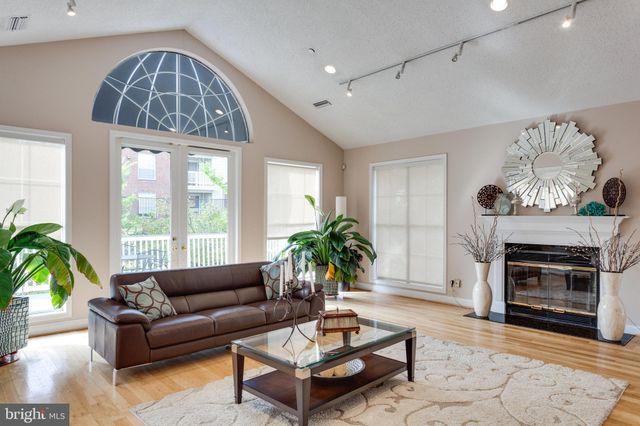 $375,000 | 1504 Lincoln Way, Unit 101, McLean, VA 22102