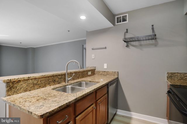 $375,000 | 1504 Lincoln Way, Unit 101, McLean, VA 22102