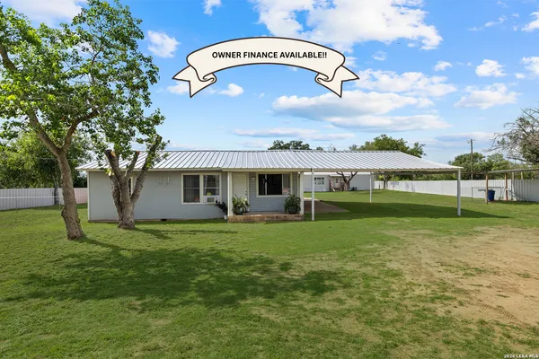 $225,000 | 13950 Ih 35, Moore, TX 78057