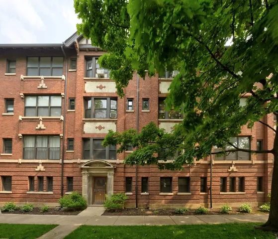 $240,000 | 1112 East 52nd Street, Unit 1, Chicago, IL 60615