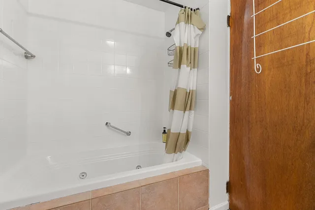 $240,000 | 1112 East 52nd Street, Unit 1, Chicago, IL 60615