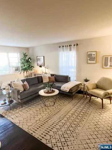 $3,950 | 280-320 Oak Street, Unit 314D, Ridgewood, NJ 07450