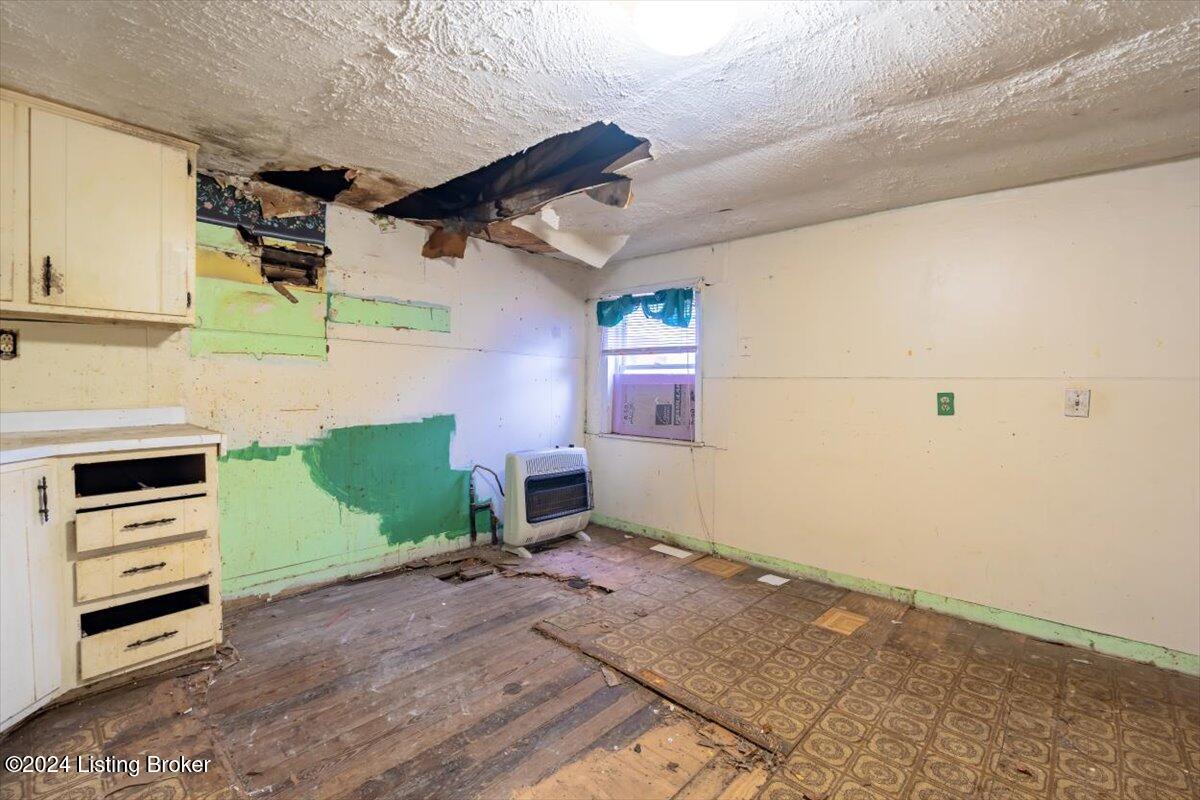 8910 3rd Street Road Louisville, KY 40272 - Photo 9 of 22 Interior