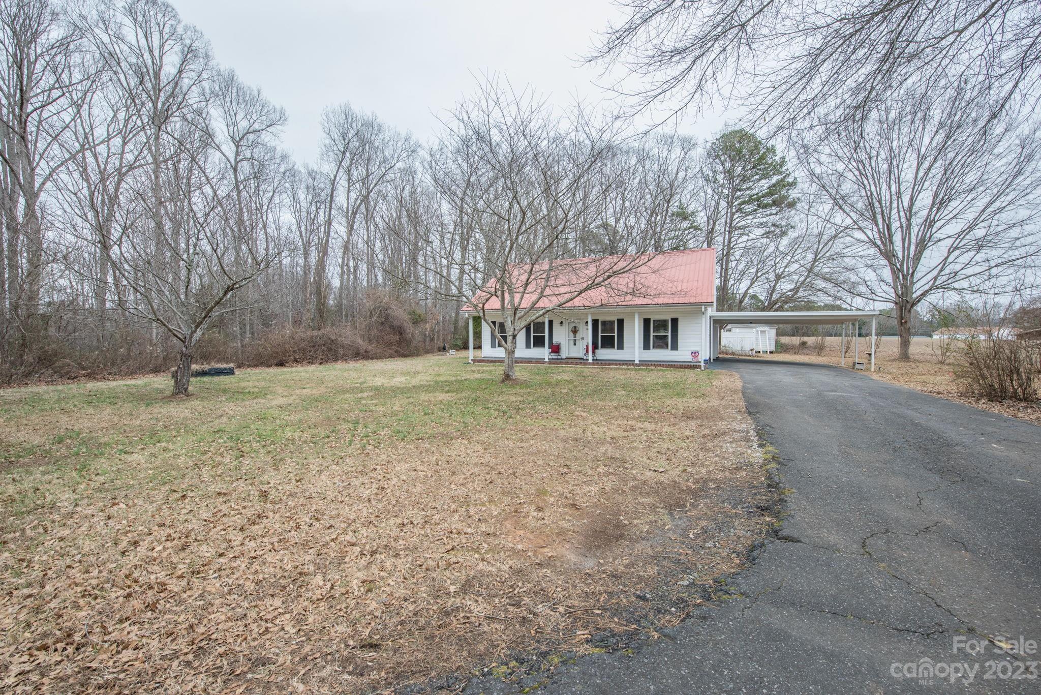 136 Kiser Dairy Road Dallas, NC 28034 - Photo 4 of 25 Gallery Image 4