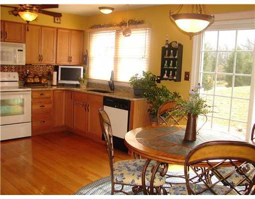 2 Castle View Drive McKees Rocks, PA 15136 - Photo 4 of 16 Kitchen.