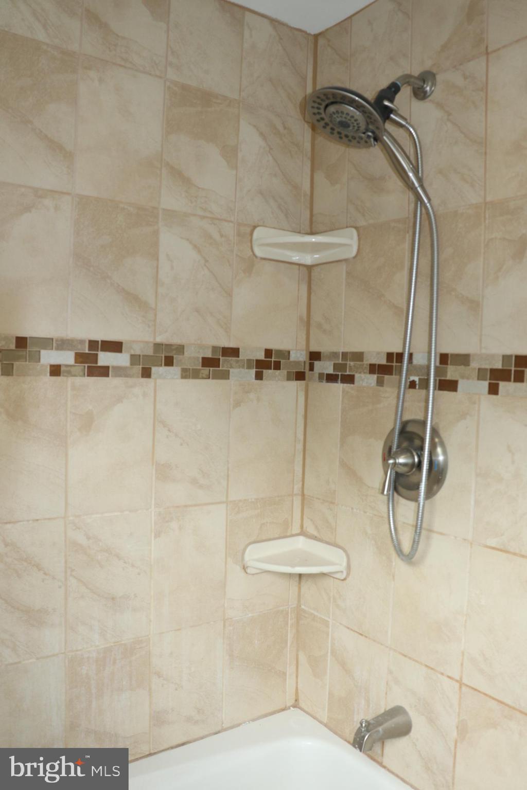 120 Country Club Road Willingboro, NJ 08046 - Photo 15 of 21 Richly tiled upper level hall bath