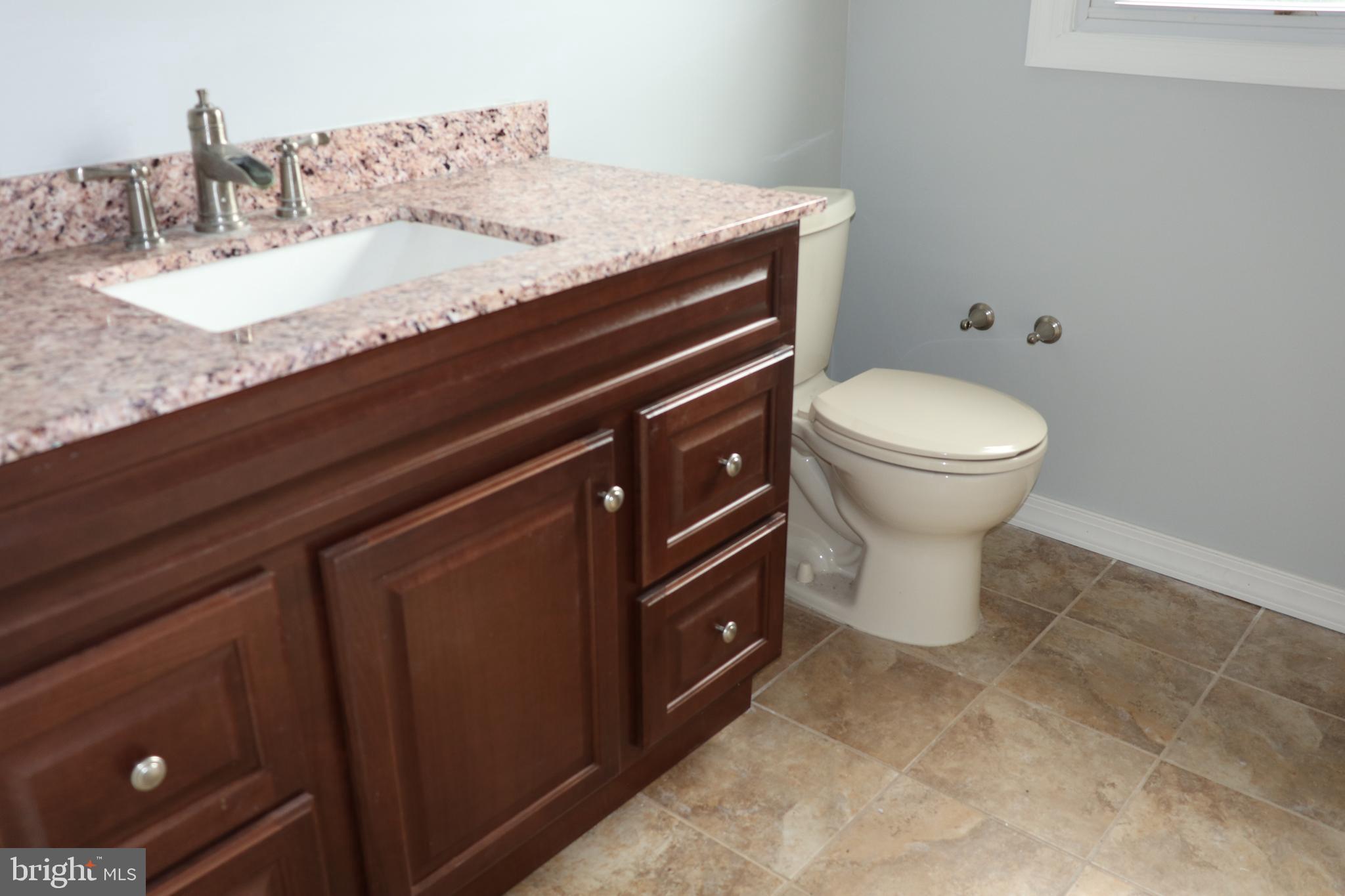 120 Country Club Road Willingboro, NJ 08046 - Photo 16 of 21 Modern upper level hall bath