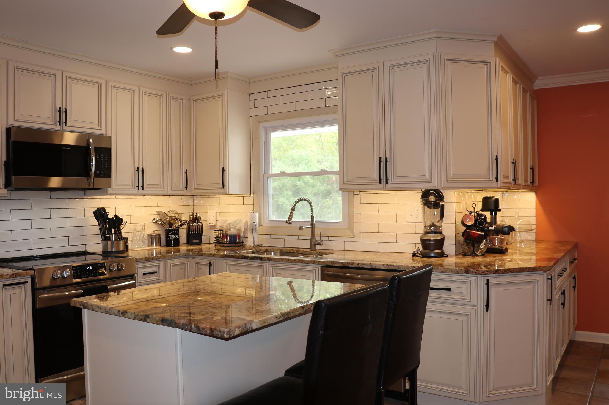 120 Country Club Road Willingboro, NJ 08046 - Photo 7 of 21 Granite countertops, 42" cream cabinets, & island