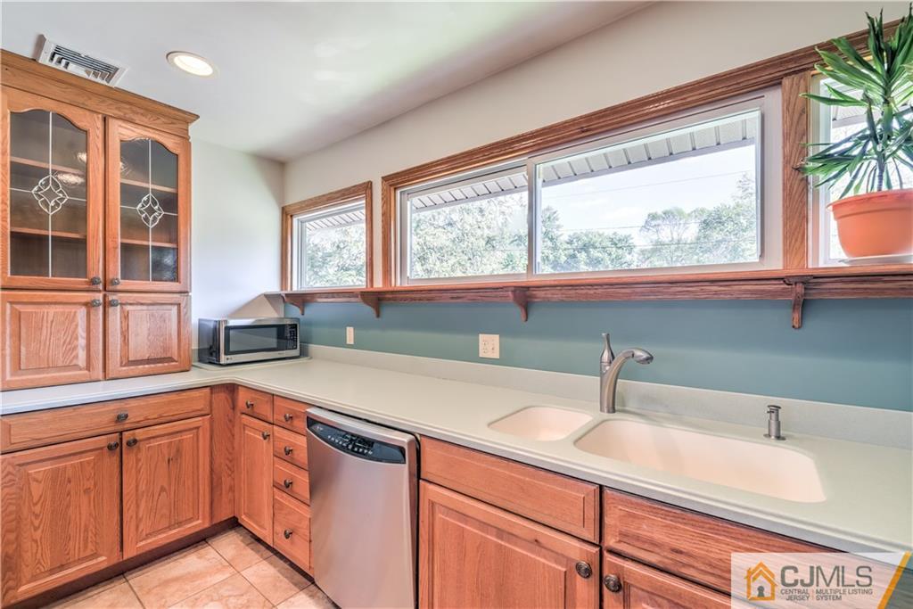 33 Kendall Road Kendall Park, NJ 08824 - Photo 13 of 25 Gallery Image 13