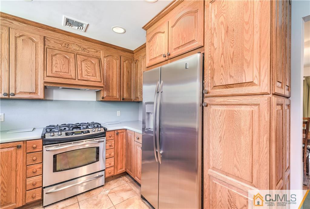 33 Kendall Road Kendall Park, NJ 08824 - Photo 14 of 25 Gallery Image 14