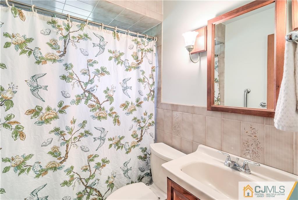 33 Kendall Road Kendall Park, NJ 08824 - Photo 22 of 25 Gallery Image 22