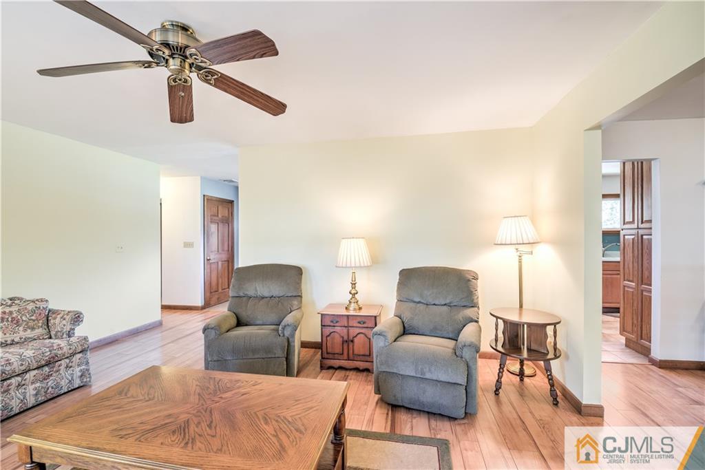 33 Kendall Road Kendall Park, NJ 08824 - Photo 8 of 25 Gallery Image 8