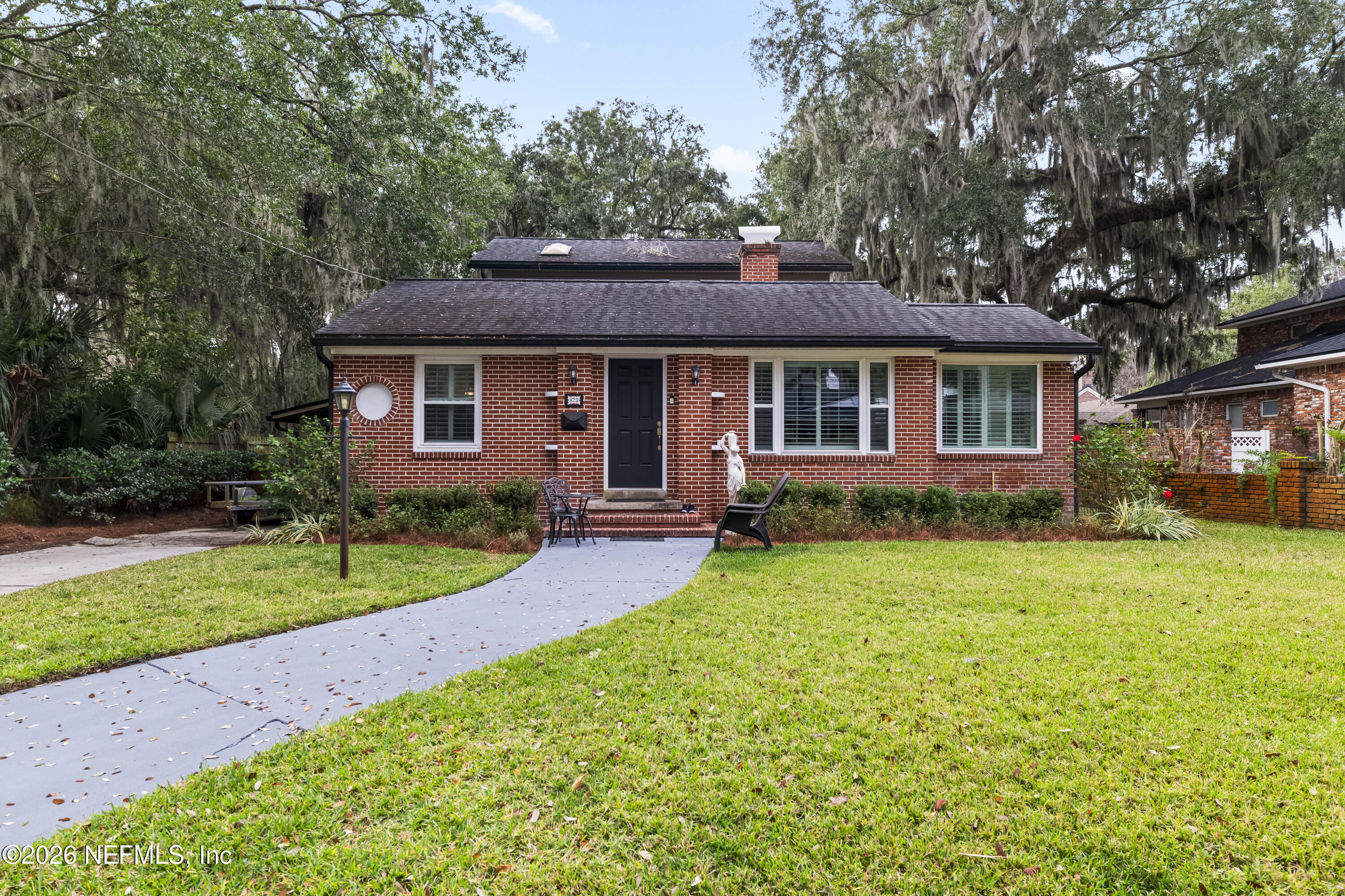 820 Inwood Terrace Jacksonville, FL 32207 - Photo 1 of 31 front view of a house with a yard